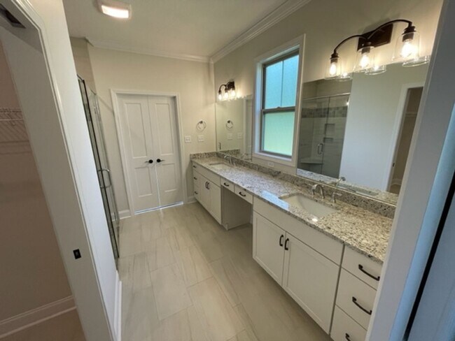 Building Photo - Vonore 37885 - 4 bedroom, 3 bath in Tellico Village - Contact Ed Johnson 865-924-5045