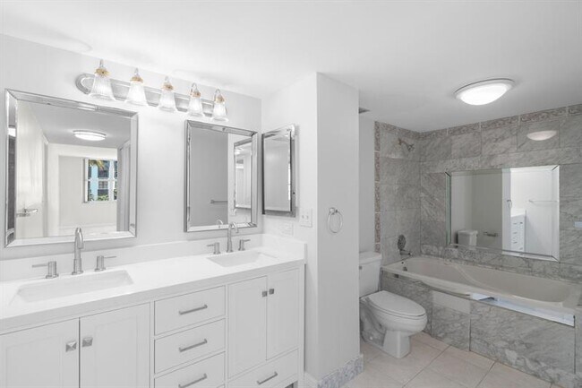 Building Photo - 1149 Hillsboro Mile