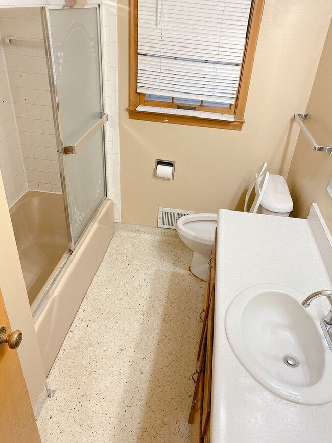 Building Photo - A wonderful 4-bedroom house in the Benson Gardens area - near Walmart Neighborhood Market, Asian ...