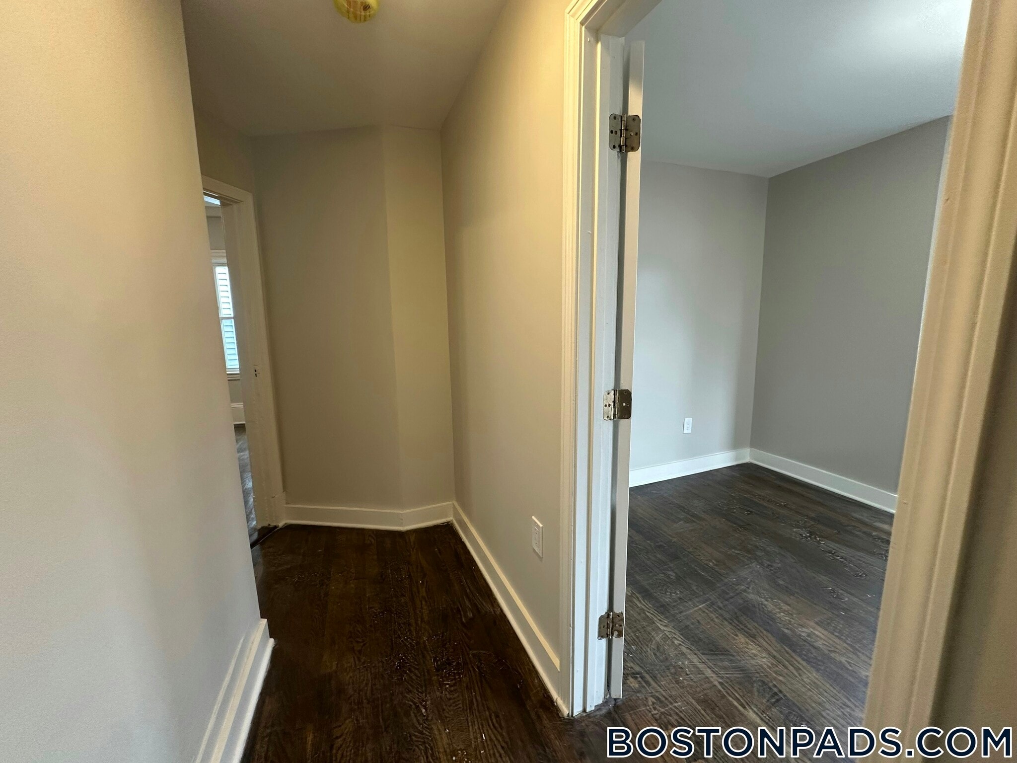 Building Photo - 13 Gladstone St