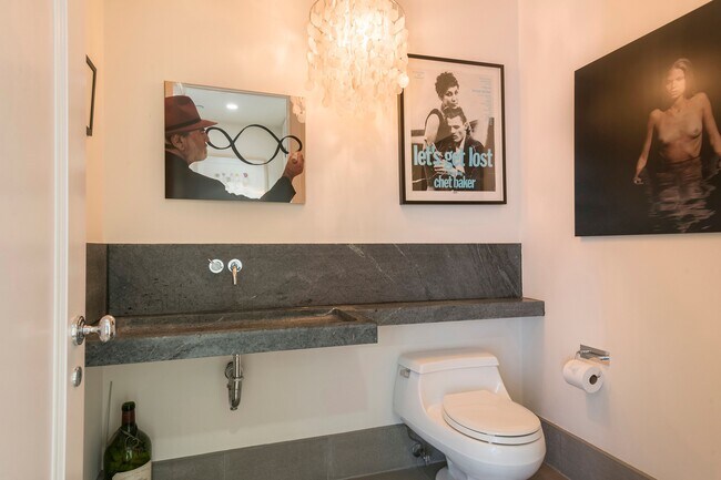 Building Photo - 161 Grand St