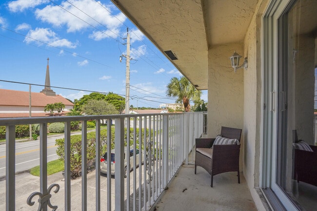 Building Photo - 584 SE 20th Ave