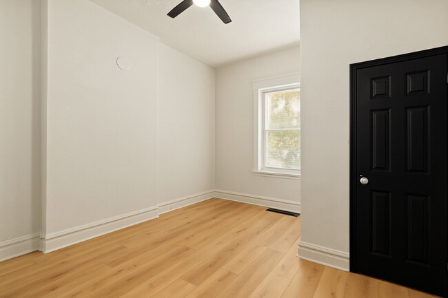 Building Photo - For Rent: Spacious 4 Bedroom Home in South...