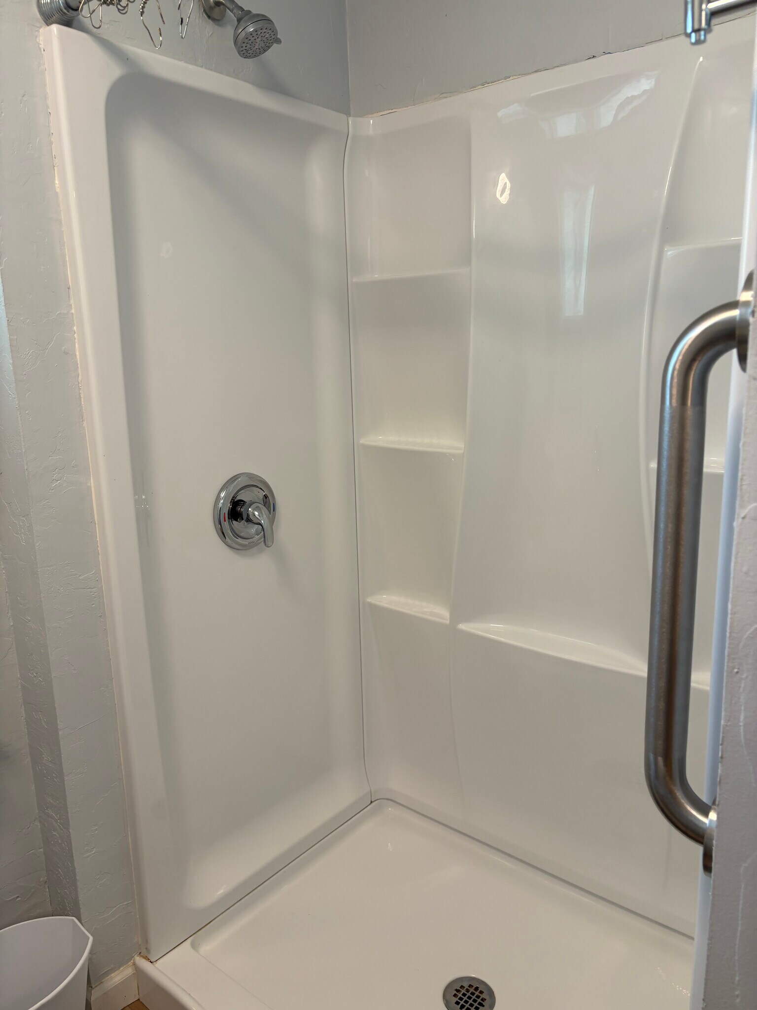 Step In Shower - 435 Lincoln Ave