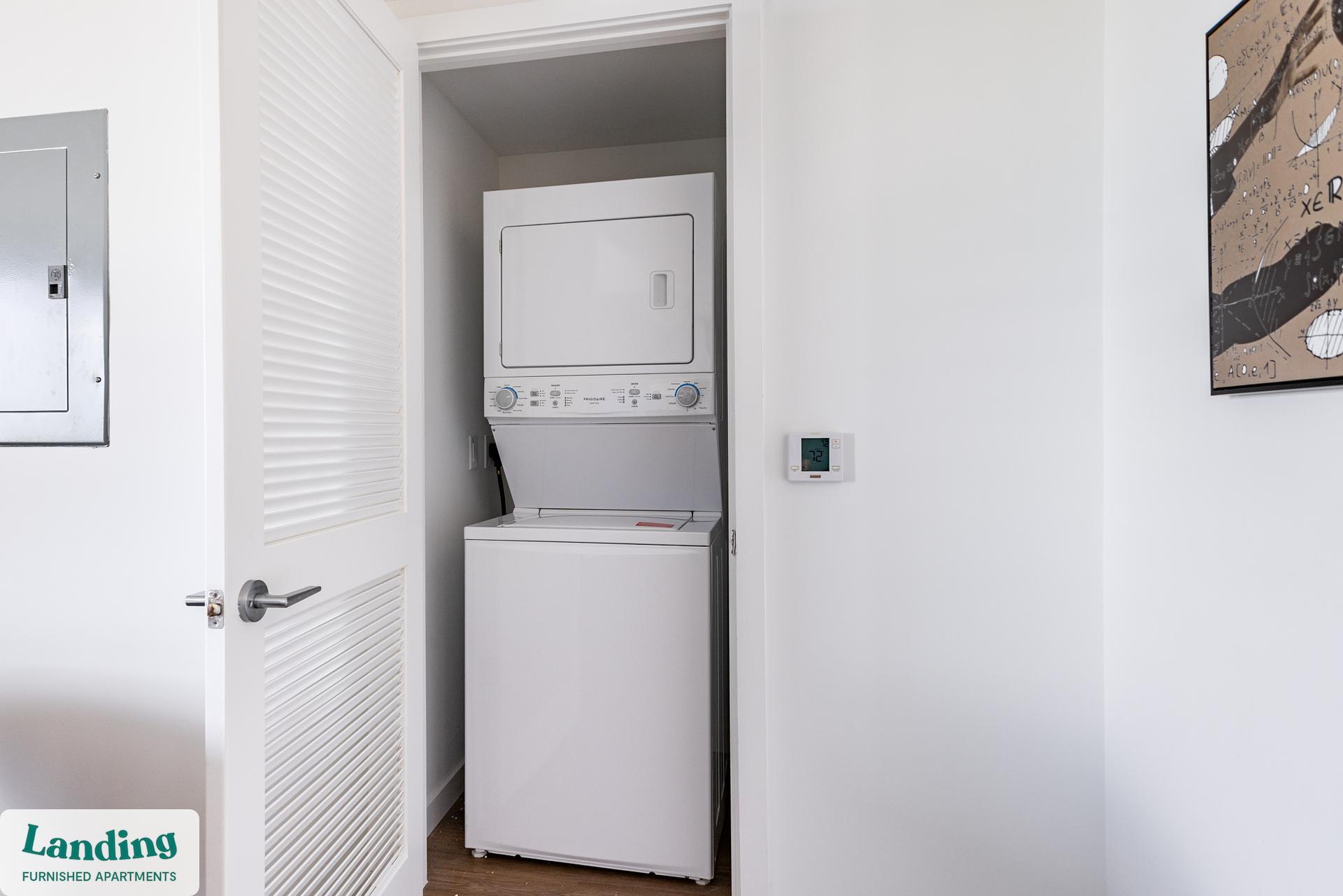 Building Photo - 200 NE 1st Ave