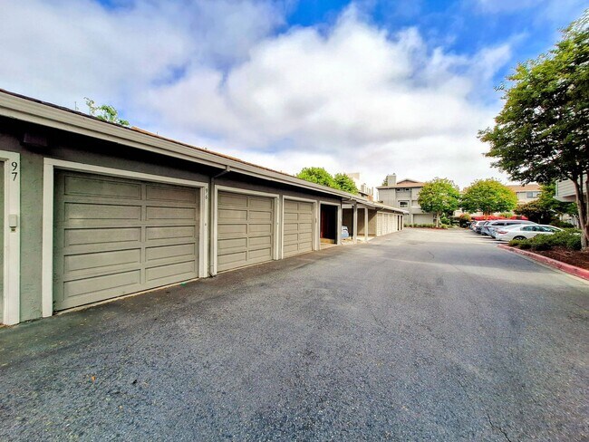 Building Photo - Refurbished Condo on 1st Floor With Laundry, Patio, Garage; Next to Pool!