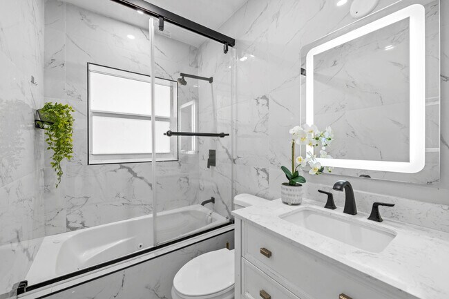 Building Photo - 1260 SW 32nd St