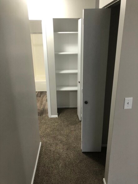 Hallway Pic 1 - 580 Maple St