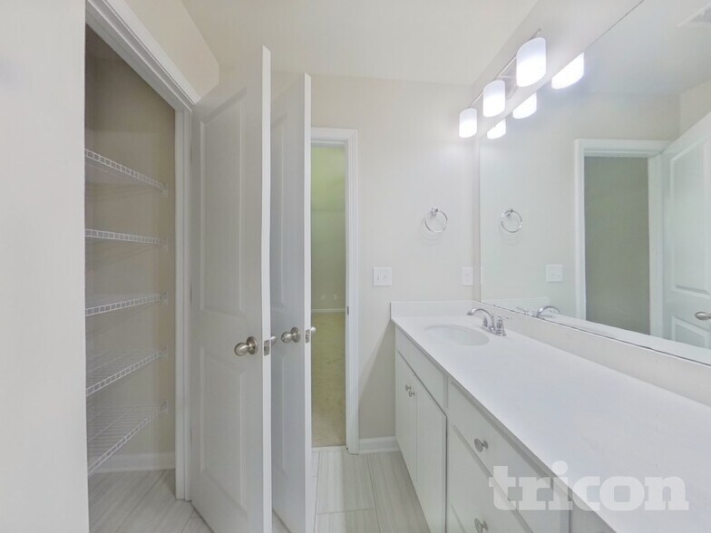 Building Photo - 209 Spring Knoll Dr