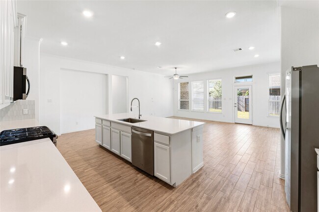Building Photo - 13018 Hydeland Dr