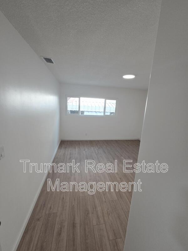 Building Photo - 1705 Fremont Ave