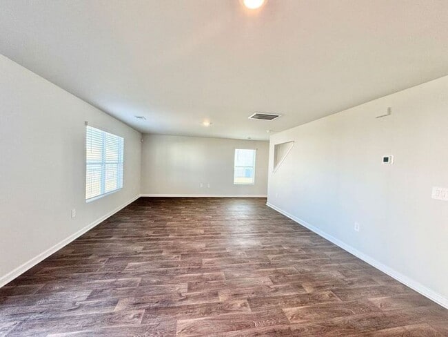 Building Photo - 303 Windmill Dr