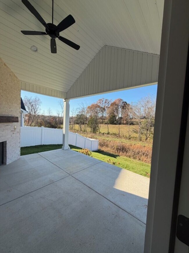 Building Photo - Maryville 37803 - 4 bedroom 3.5 bath - call Ed Johnson 865-924-5045