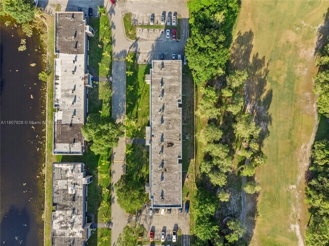 Building Photo - 7900 S Colony Cir