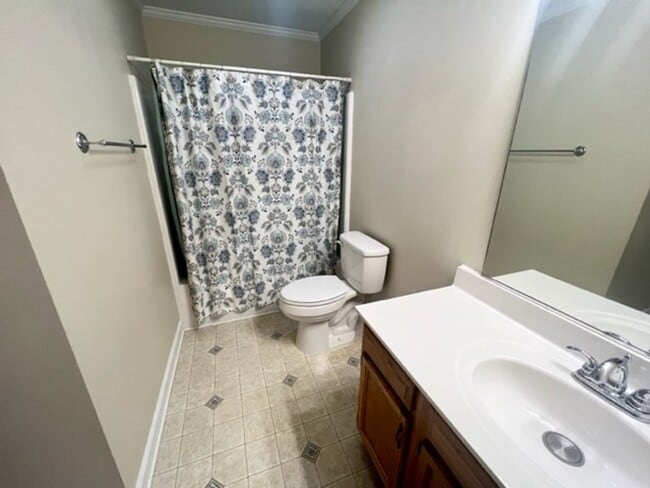 Building Photo - Three bedroom, 2 bath house in Haw River