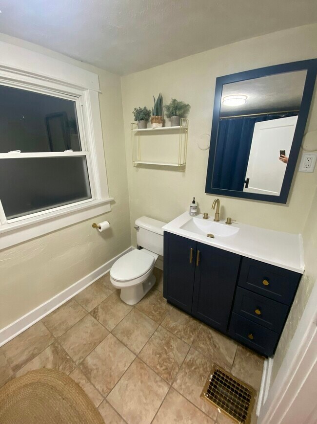 Building Photo - 563 Broad Blvd