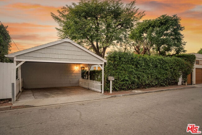 Building Photo - 547 Stassi Ln