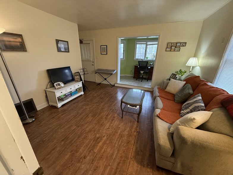 living room - 410 N 4th St