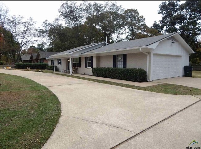 Building Photo - Coming Soon! Beautiful 3 bedroom 2 bath ho...