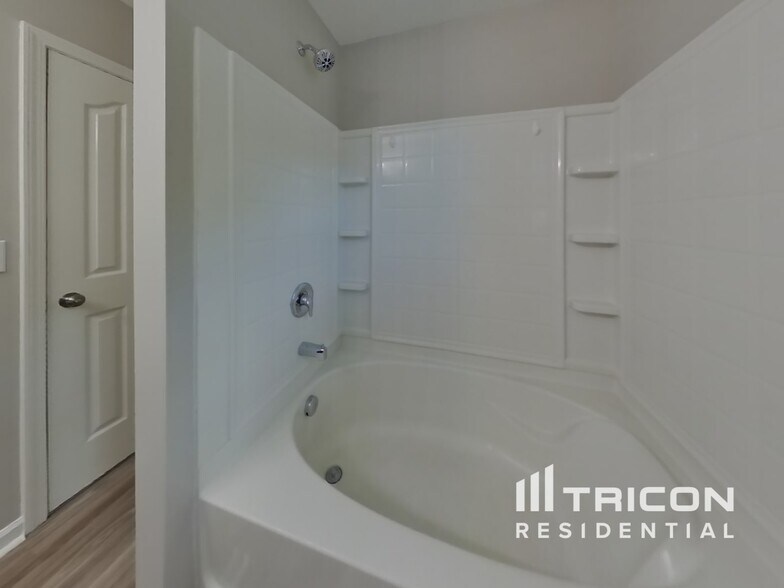 Building Photo - 4912 Magnasco Ln