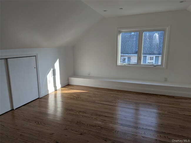 Building Photo - 62 Forest Row