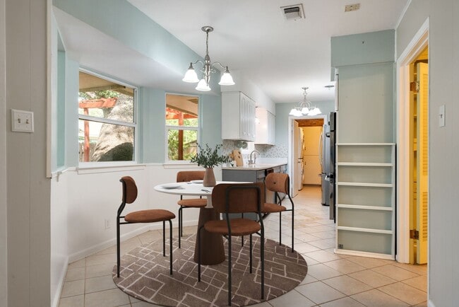 Building Photo - Welcome to this beautiful 3-bedroom, 2-bat...