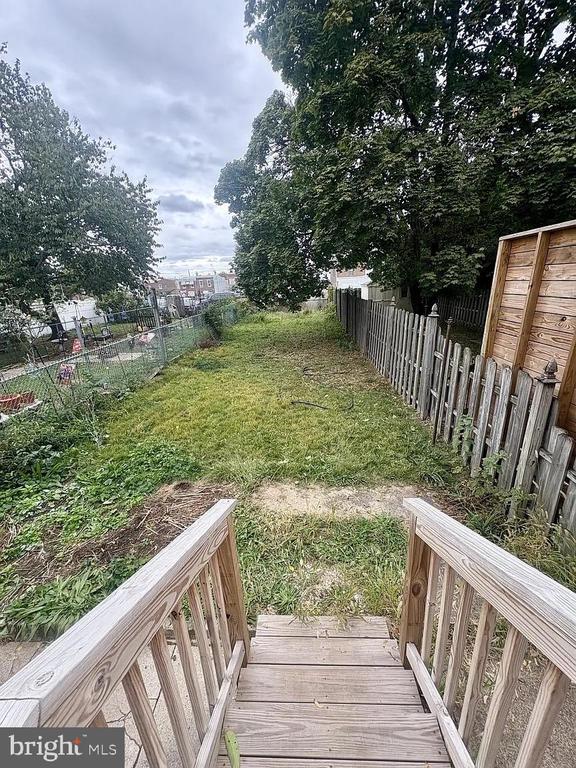 Building Photo - 4462 E Thompson St