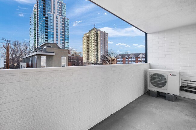 Building Photo - The Liston