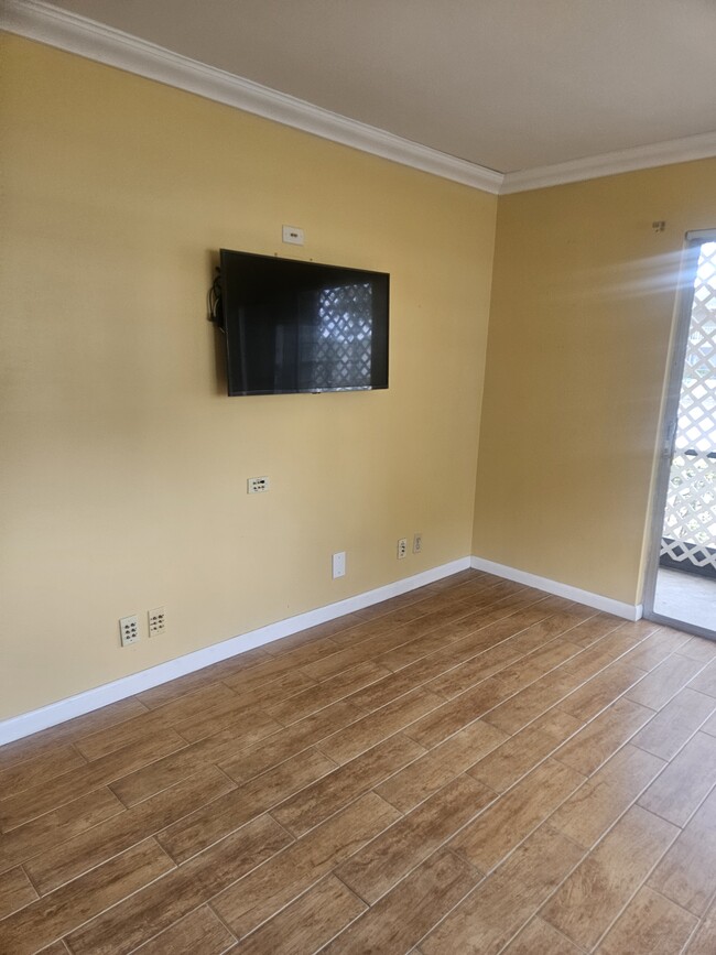 Building Photo - 4125 NW 88th Ave