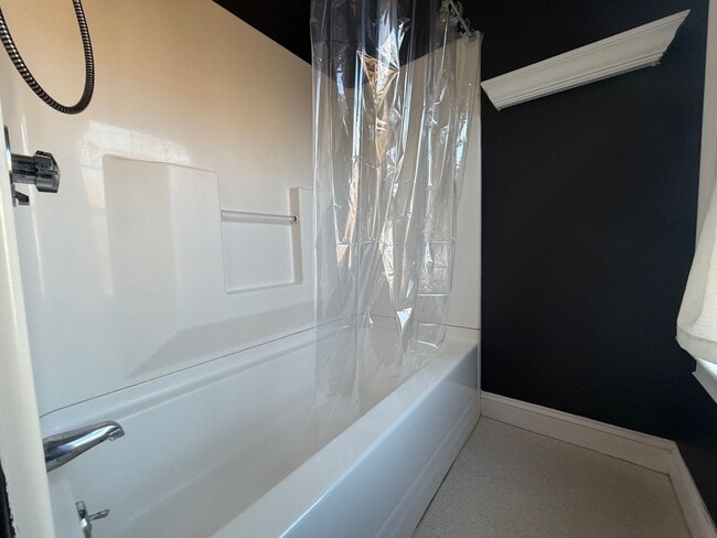 Building Photo - Move-In Ready Townhouse in North Billerica – Unbeatable Transit Access!