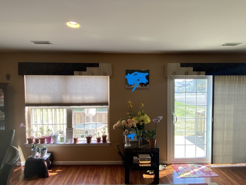 Building Photo - 725 Dell Ct