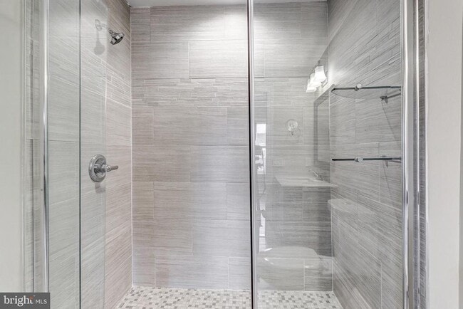 Building Photo - 505 S Lakewood Ave