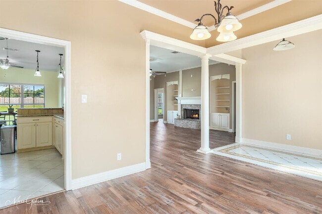 Building Photo - "Charming 4-Bedroom Gem with Spacious 2091...
