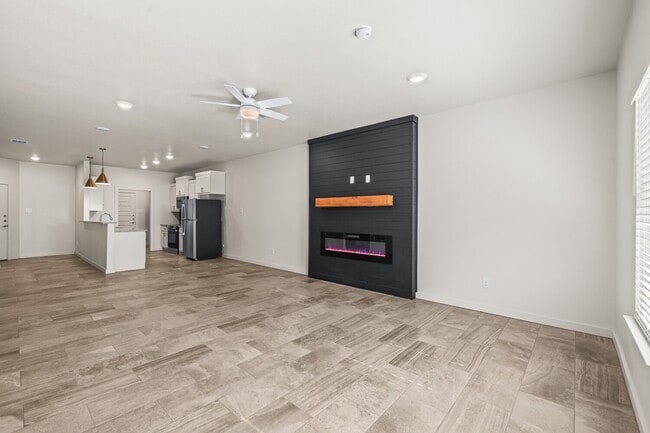 Building Photo - **MOVE IN SPECIAL** Stunning Townhomes in Frenship ISD!