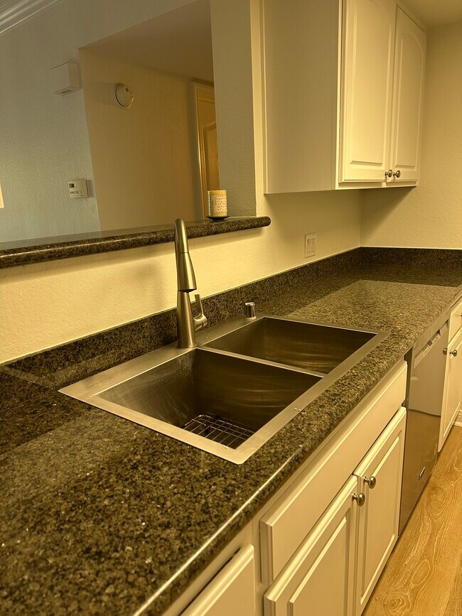 Building Photo - 12067 Alta Carmel Ct
