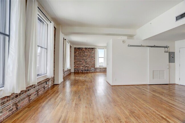 Building Photo - 915 Franklin St