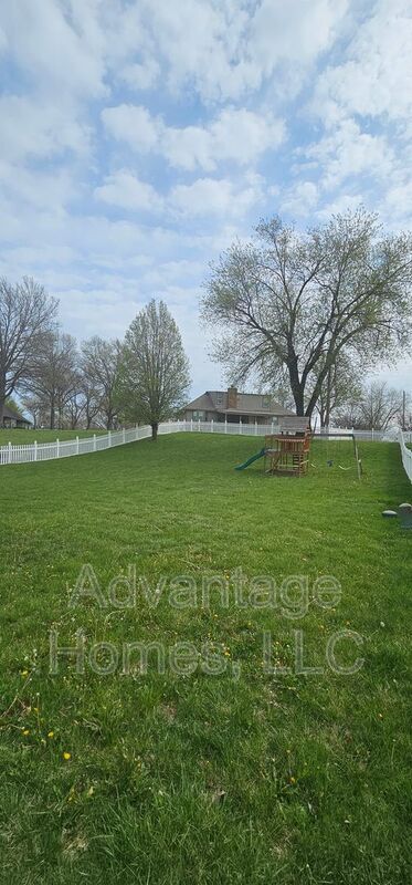 Building Photo - 809 Midjay Dr