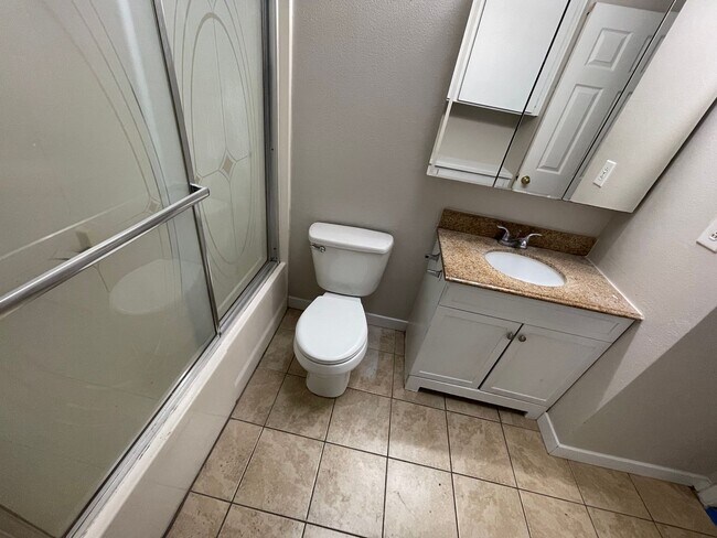 Building Photo - Wonderful 3 Bedroom Move-In Ready