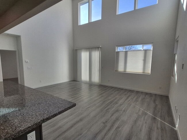 Building Photo - Gorgeous 4 Bedroom 3.5 bath with loft