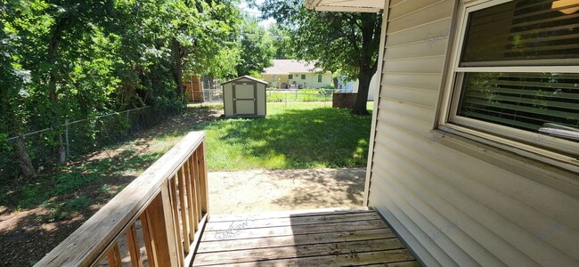 Building Photo - 1520 Hilltop Dr
