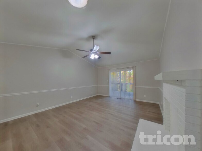 Building Photo - 6273 Branch Hill Cir