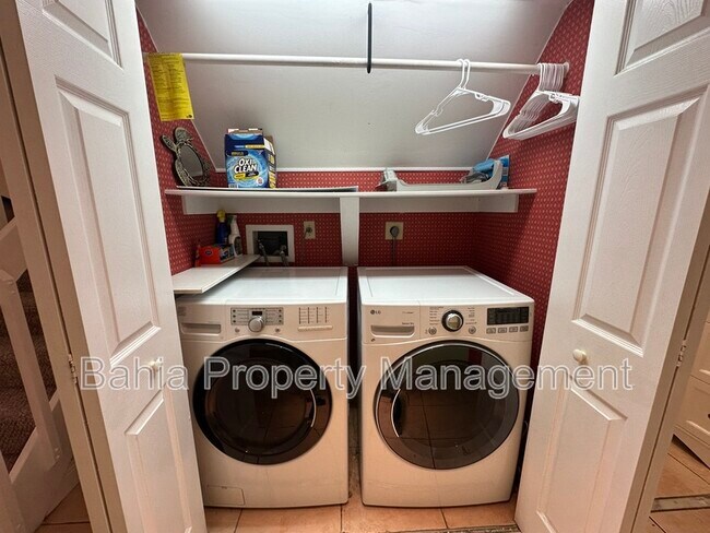 Building Photo - 3730 Alcantara Ave