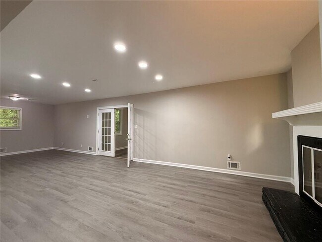 Building Photo - 3891 Artist View Dr