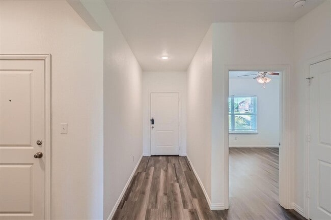 Building Photo - 7352 Parkside Place Drive