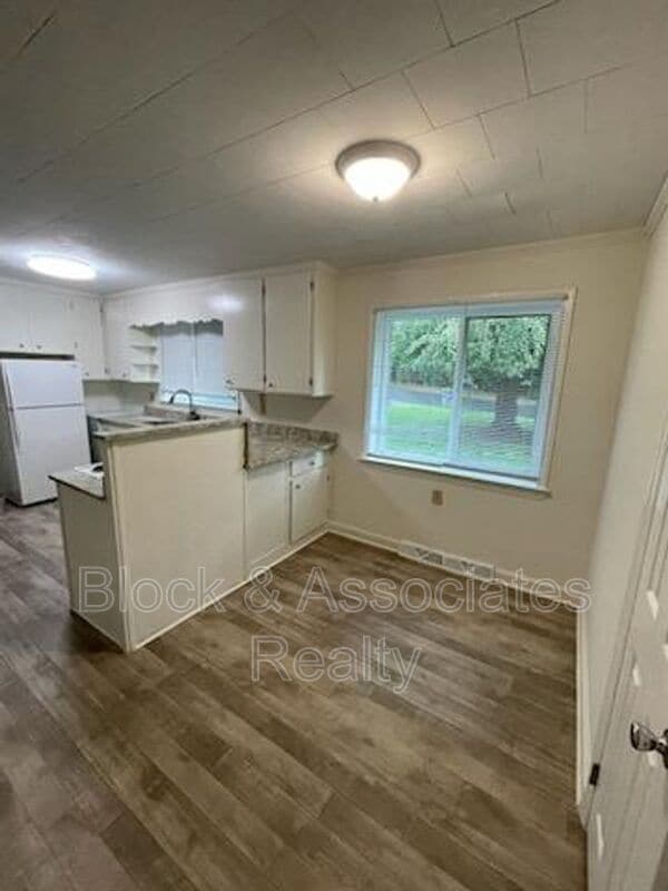 Building Photo - 200 W Bailey St