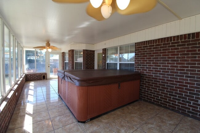 Building Photo - Spacious 4-Bedroom w/ Sunroom & Large Yard -