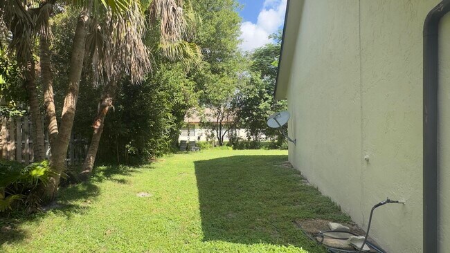 Building Photo - 5325 Havasu Ct