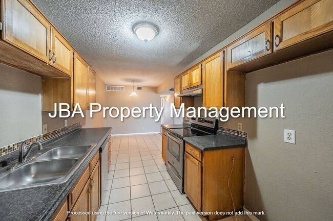 Building Photo - 807 White Rock St