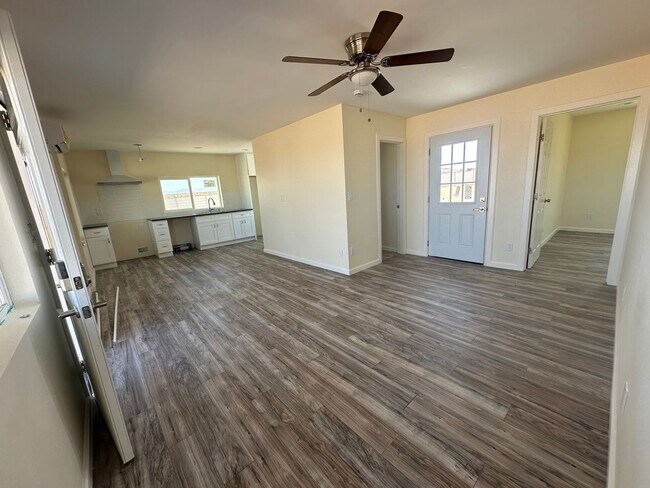 Primary Photo - PRIVACY! PRIVACY! Cute newly remodeled 2 b...