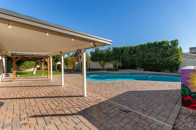 Building Photo - 2003 N Los Arboles Ct